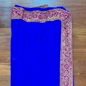✨ VINTAGE Blue & Pink Embroidered Sari✨
